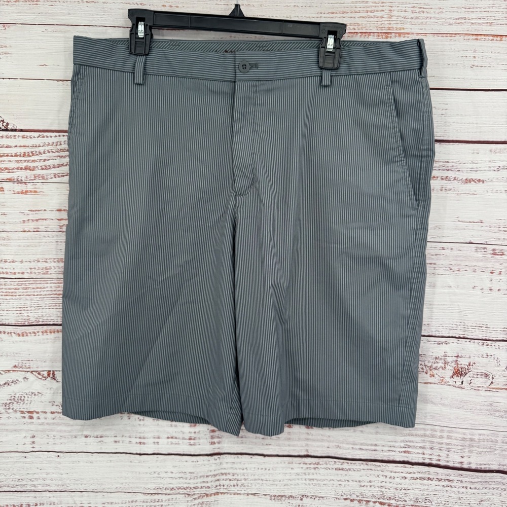 Nike‎ Golf Shorts Mens 38 Gray Striped Golf Athletic Casual Walking Shorts
